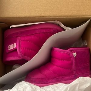 UGG 6C